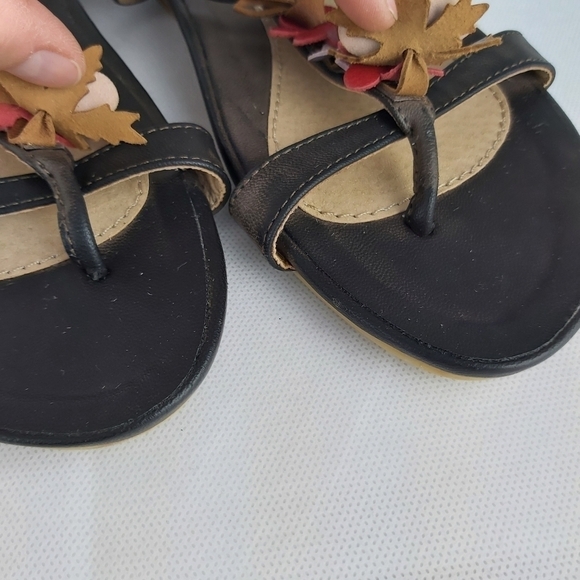 𝅺LUVSHOE'S Canada flat leather sandals size 37 flowers embellishments - Picture 6 of 11